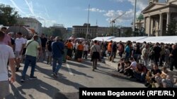 Okupljeni na skupu ispred Narodne skupštine, 28. jun 2025.