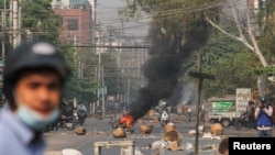 У заяві Державного департаменту США від 30 березня зазначається, що наказ було видано «через COVID-19, а також громадські заворушення та збройне насильство»