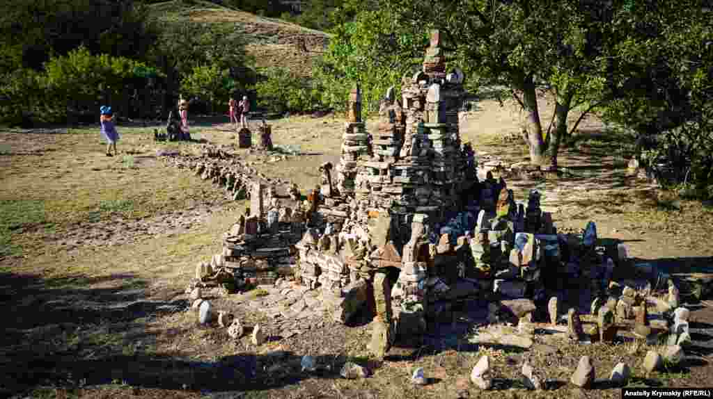 Природного материала для строительства замков – в избытке