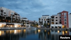 U Tivtu su u februaru 2022. godine uhapšeni američki državljani osuđeni u SAD zbog prevare američkog Fonda za pomoć malim preduzećima u vrijeme korona krize.