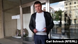 Володимир Лузгін після отримання відмови у політичному притулку в Чехії, 15 травня 2018 року