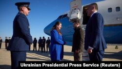 За даними агенції, Зеленський доручив міністерству закордонних справ обговорити з американською стороною призначення наступного посла