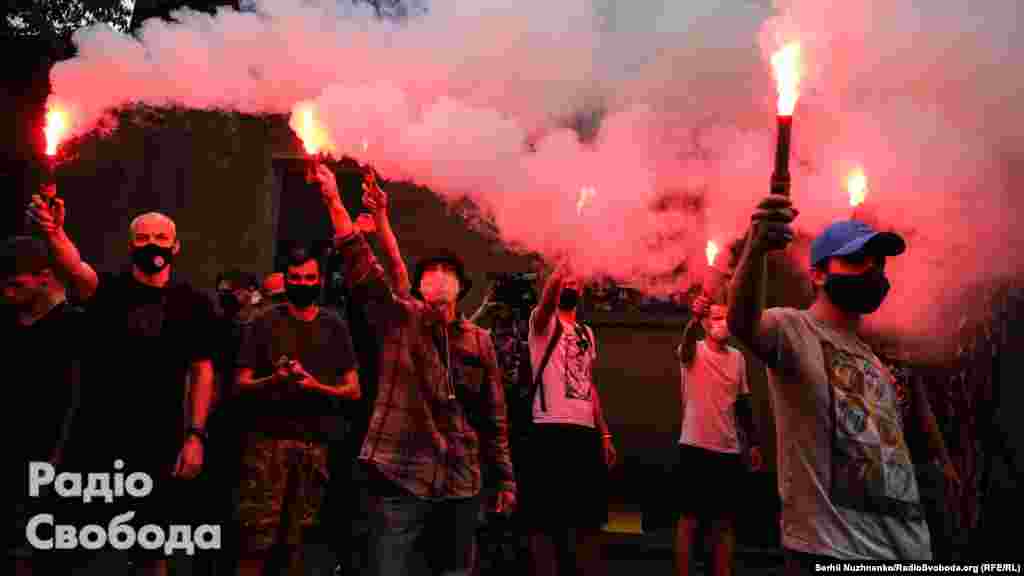 12 червня двічі впродовж дня відбулися сутички. Під час другої з них у бік правоохоронців активісти жбурляли пляшки з водою