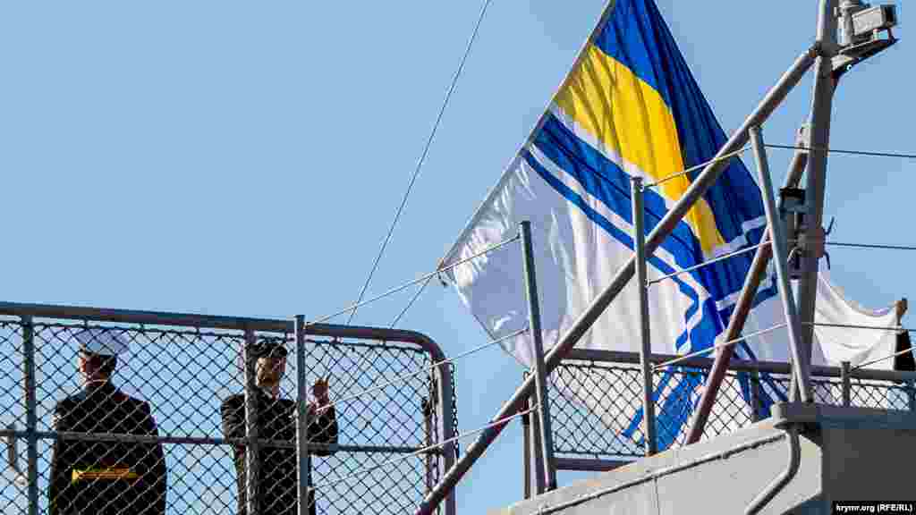 Прапори підняли на флагштоку флагмана українських ВМС, фрегата «Гетьман Сагайдачний»