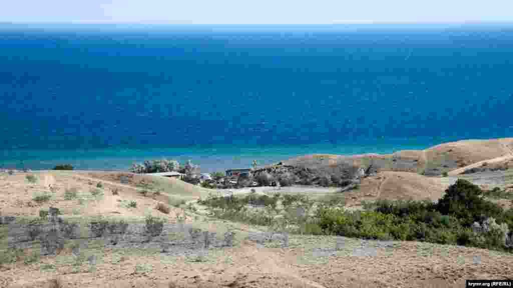 Вид на «Пикадилли» (одно из мест в бухте, где можно расположиться с палаткой) 