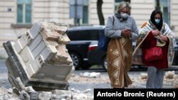 Пошкоджені численні будинки й автомобілі, деякі частини міста тимчасово знеструмлені, водопаостачання припинене