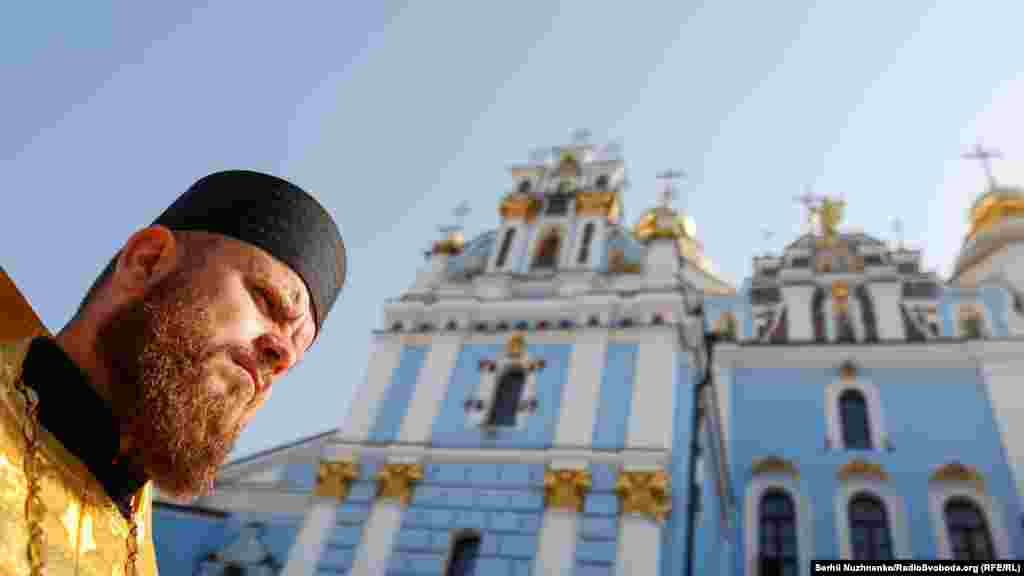 В связи с карантинными ограничениями Священный Синод принял решение провести празднование 1033-летия Крещения Руси-Украины 27-28 июля 2021 в городе Киеве и епархиях без организации паломничества и традиционного крестного хода – таким же образом состоялось празднование прошлого года