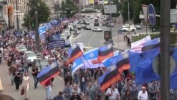 Кілька тисяч працівників зі всієї України вимагали «європейських зарплат євротарифам» у Києві (відео) Кілька тисяч працівників зі всієї України вимагали «європейських зарплат євротарифам» у Києві (відео)