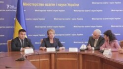 Міністри домовилися: українці зможуть вчитися у школах угорською мовою (відео) Міністри домовилися: українці зможуть вчитися у школах угорською мовою (відео)