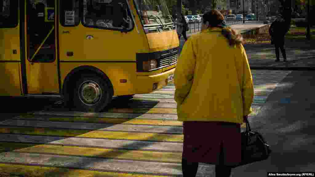 «Водитель оставляет автомобиль на стоянке на окраине города и пересаживается на автобус или троллейбус, чтобы добраться до центра. Но для постсоветского человека психологически сложно пересесть с автомобиля на автобус», – пояснил Беспалов