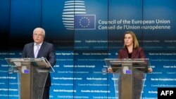 Віце-прем'єр України, міністр економіки Степан Кубів і Верховний представник Євросоюзу з закордонних справ і політики безпеки Федеріка Моґеріні, 19 грудня 2016 року