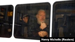 Джуліана Ассанжа затримали на території посольства Еквадору в Лондоні 11 квітня 2019 року