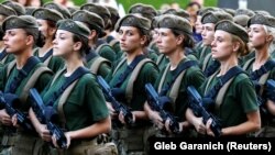 Учасниці військового параду у 2018 році