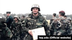 Пітер Деббінз під час служби в армії США