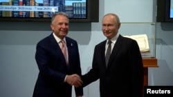 Зустріч президента РФ Володимира Путіна (п) і спецпосланця президента США Стіва Віткоффа, Санкт-Петербург, Росія, 11 квітня 2025 року