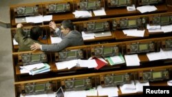 Депутати під час засідання Верховної Ради. 16 лютого 2016 року