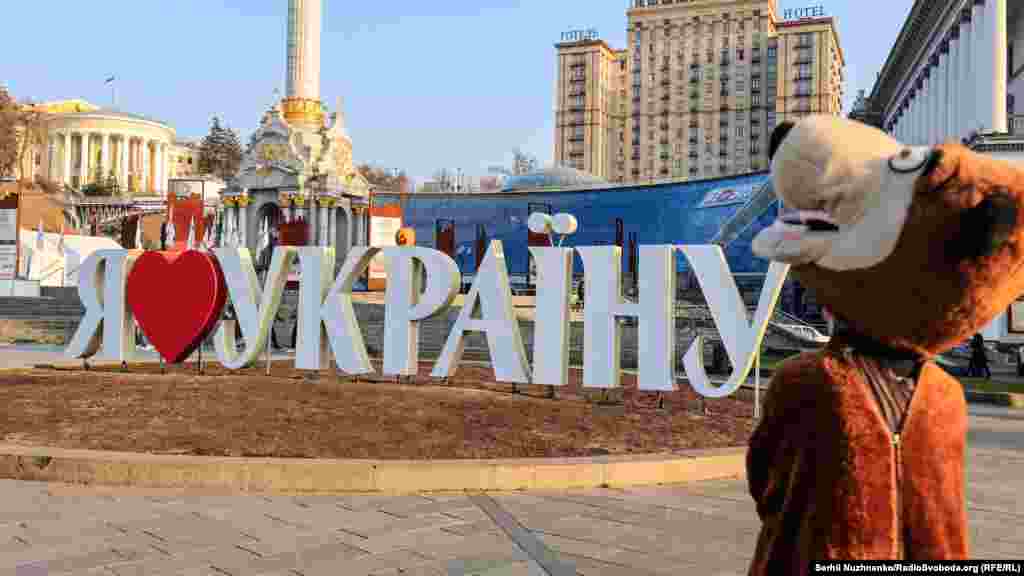 Від 1 листопада більшість громадських місць Києва (ТРЦ та непродовольчі магазини, кафе і ресторани, спортзали та басейни тощо) можуть працювати лише за умови, що всі їхні співробітники та всі клієнти можуть пред’явити наступні документи:..