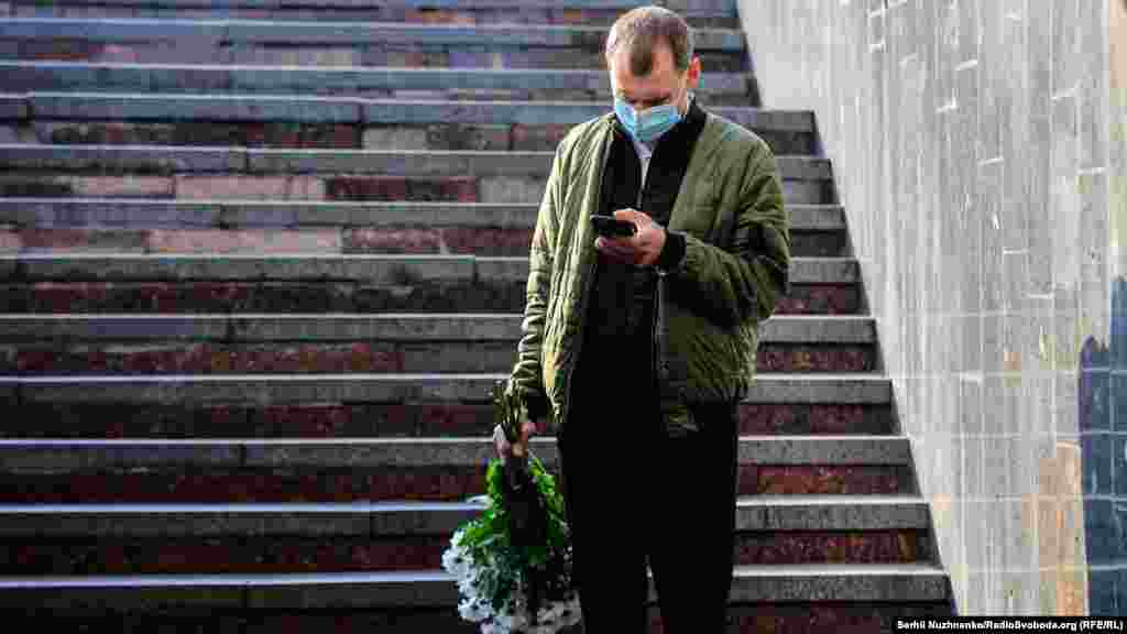 ...Свідоцтво повного курсу вакцинації від COVID-19 (зелений сертифікат в «Дії» чи інший документ – наприклад, паперове свідоцтво про вакцинацію міжнародного зразка); негативний ПЛР-тест чи антиген-тест на COVID-19 (діє не більше від 72 годин з моменту взяття мазка)