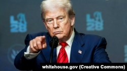 Президент США Дональд Трамп запропонував країнам НАТО запровадити мита в розмірі 50–100% на імпорт з Китаю