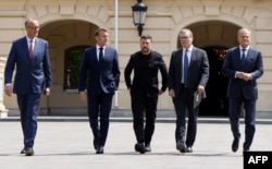 Канцлер Німеччини Фрідріх Мерц, президент Франції Емманюель Макрон, президент України Володимир Зеленський, прем'єр-міністр Великої Британії Кір Стармер та прем'єр-міністр Польщі Дональд Туск. Київ, 10 травня 2025 року