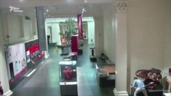 Все заради «селфі». Студент із Німеччини затриманий за «Ніч у музеї» в Сіднеї – відео Все заради «селфі». Студент із Німеччини затриманий за «Ніч у музеї» в Сіднеї – відео