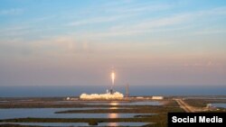 Запуск Crew Dragon, который забрал астронавтов с МКС