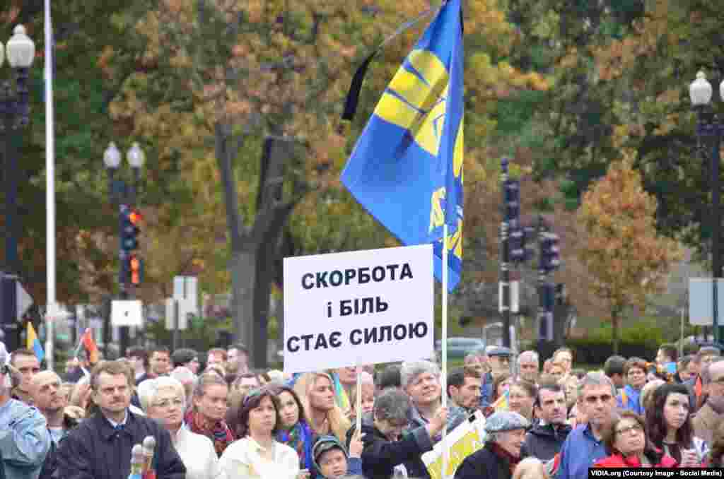 На відкриття та освячення пам’ятника до столиці США з’їхалися тисячі українців з різних штатів, а також американці українського походження