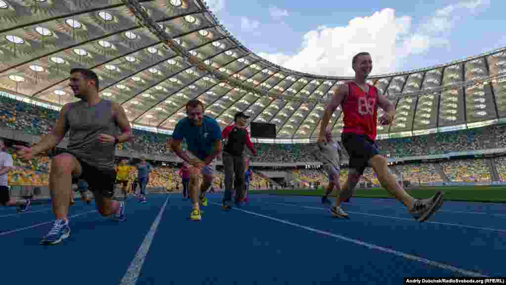 Підтримку у підготовці українським воїнам до марафону надають міжнародний благодійний фонд «Ветеранська десятка», Національна рада спортивної реабілітації захисників України та Міністерство України у справах молоді та спорту