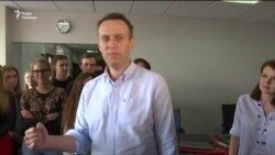Олексій Навальний вийшов на свободу після арешту (відео) Олексій Навальний вийшов на свободу після арешту (відео)