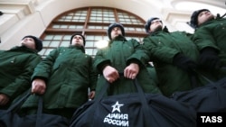 Новобранцы в Санкт-Петербурге (архивное фото)