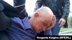 ЛГБТ-активиста Александра Ермошкина ударили по голове, Хабаровск, 17 мая 2015