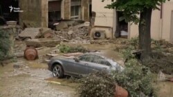 Через повінь у Тоскані в Італії загинули не менш ніж шість людей (відео) Через повінь у Тоскані в Італії загинули не менш ніж шість людей (відео)