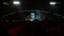 Вакарчук на концерті закликав звільнити Сенцова та ув’язнених у Росії українців – відео Вакарчук на концерті закликав звільнити Сенцова та ув’язнених у Росії українців – відео