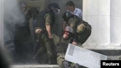 Поранений боєць біля Верховної Ради, 31 серпня, 2015 року