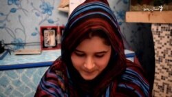 نسرین بي بي ښځو او ماشومانو ته وړیا تعلیم ورکوي نسرین بي بي ښځو او ماشومانو ته وړیا تعلیم ورکوي