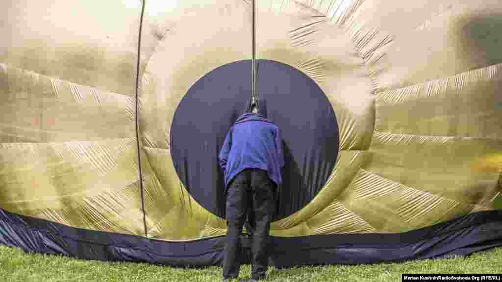 Серед усього, за планами, можна буде потрапити у віртуальну кімнату й провести обшук у корупціонера. Таким чином левову частку «парку» присвятили роботі антикорупційних органів