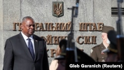 Перша робоча подорож глави Пентагону до України. Ллойд Остін заявив: двері НАТО відчинені