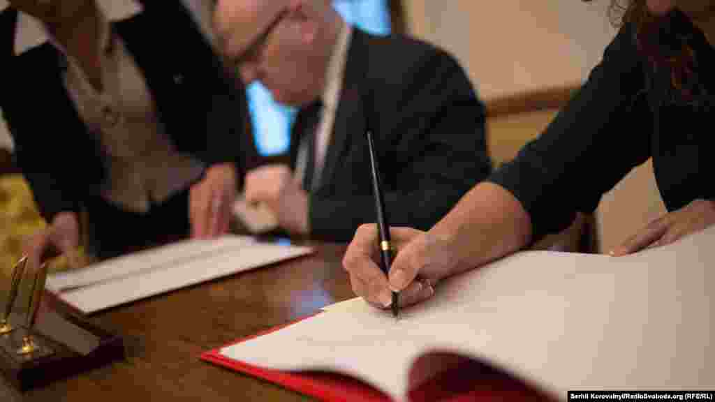 Підписання відбулося в «Будинку митрополита» на території Софійського собору