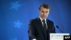 Коментуючи свій візит до Британії, окремо Макрон згадав про Україну