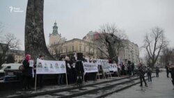 Бійці, співаки, волонтери і духовенство прочитали вірш, присвячений матерям полонених (відео)