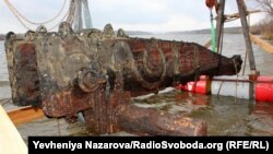 Знайдений лафет гармати перемістять до реставраційного ангару заповідника «Хортиця», де його законсервують засобом виморожування