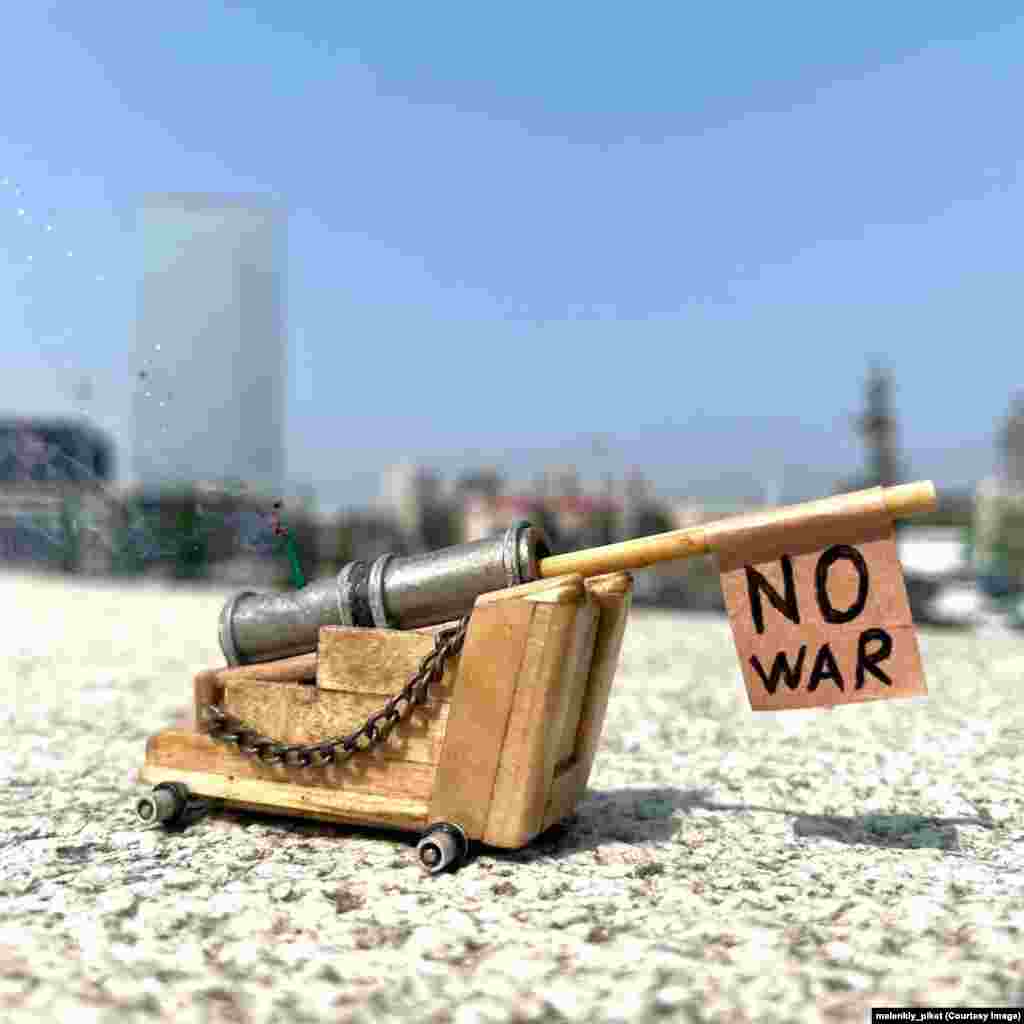 В Уфе горит фитиль маленькой пушки. Активист в соцсетях говорит, что такая идея пришла ему в голову благодаря его опыту в маркетинге и познаниях в современном искусстве  