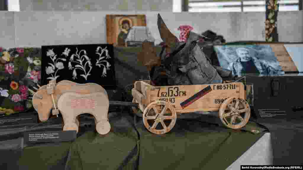 Дитяча іграшка «Воли з возиком» від Василя Луганського