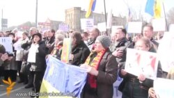 Українці вимагають припинення путінської агресії під посольством Росії