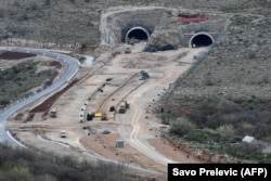 Шосе виявилося надзвичайно дорогим, середня вартість якого складала 23,8 мільйона американських доларів за кілометр