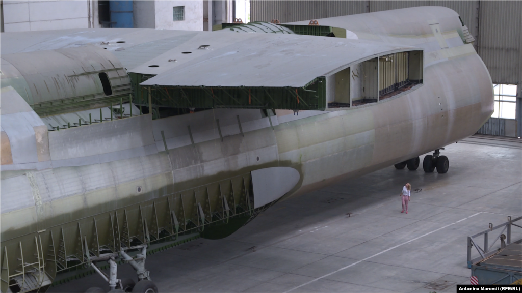 Вторую «девочку», именно так здесь называют многотонную машину, оставили в ожидании своего часа