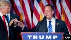 Райнс Прібас (п) і Дональд Трамп, Нью-Йорк, ніч після виборів, 9 листопада 2016 року