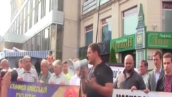 Свободівці привітали «гостей з провінції» Свободівці привітали «гостей з провінції»