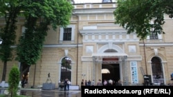 Зовнішній вигляд будівлі старого Арсеналу, збудованого на місці дівочого монастиря