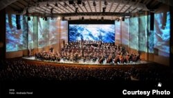 Orchestra și corul filarmonicii „George Enescu”, dirijor Lothar Zagrosek